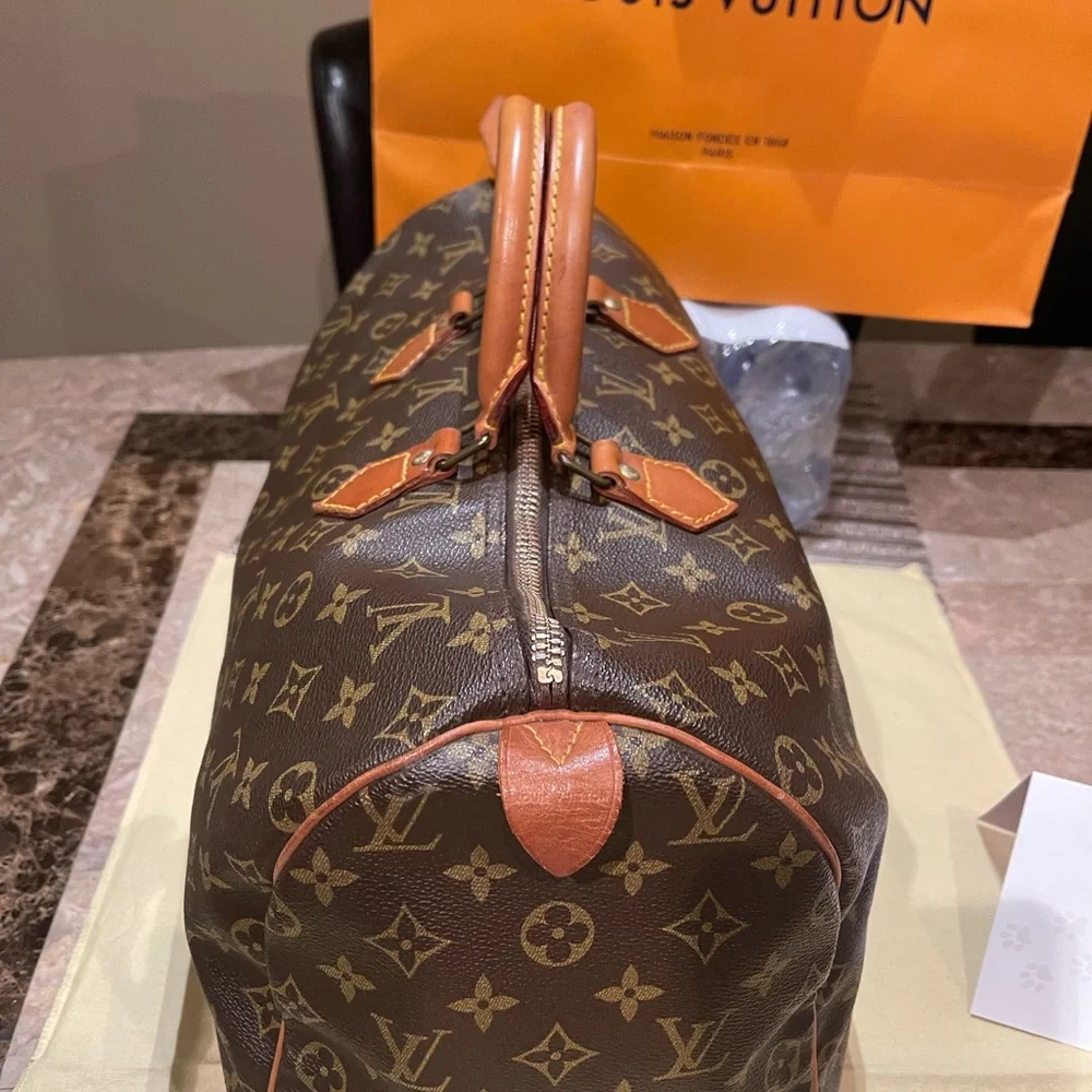 Authentic Louis Vuitton SPEEDY 40 - Picture 9 of 16